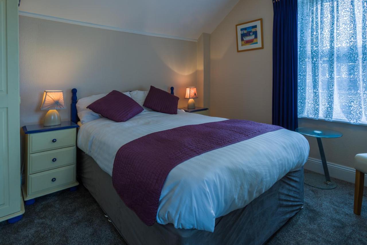 Relax At Rosscourt Guest House-Free On Site Parking (Adults Only) Bournemouth Bagian luar foto