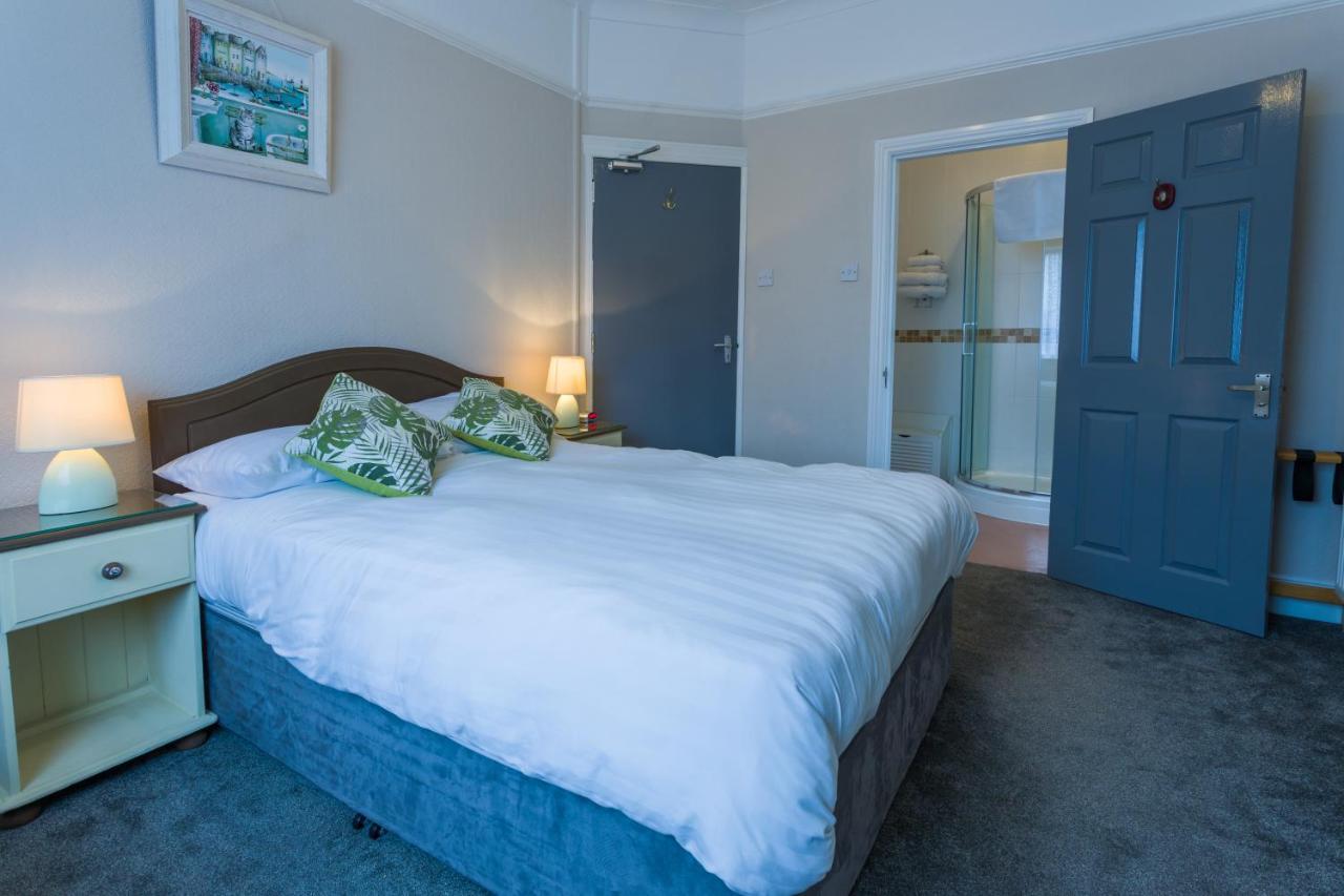 Relax At Rosscourt Guest House-Free On Site Parking (Adults Only) Bournemouth Bagian luar foto