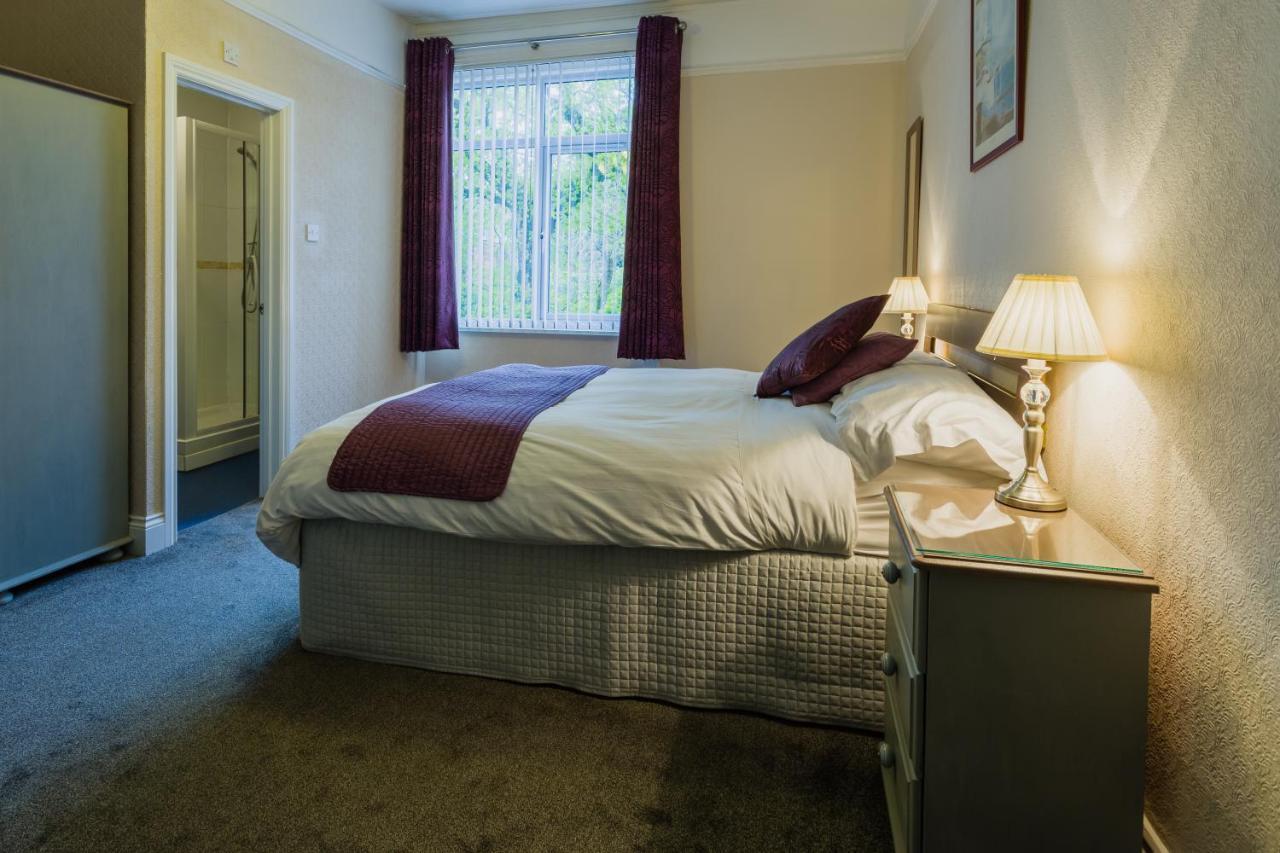 Relax At Rosscourt Guest House-Free On Site Parking (Adults Only) Bournemouth Bagian luar foto