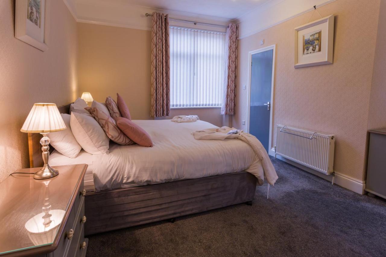 Relax At Rosscourt Guest House-Free On Site Parking (Adults Only) Bournemouth Bagian luar foto