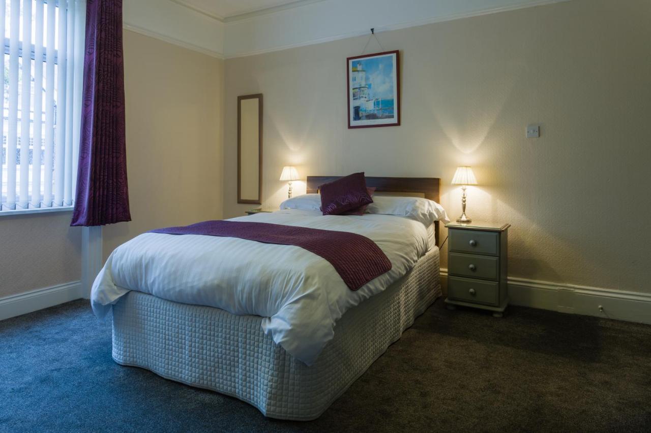 Relax At Rosscourt Guest House-Free On Site Parking (Adults Only) Bournemouth Bagian luar foto