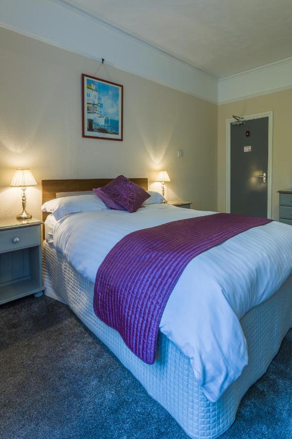 Relax At Rosscourt Guest House-Free On Site Parking (Adults Only) Bournemouth Bagian luar foto