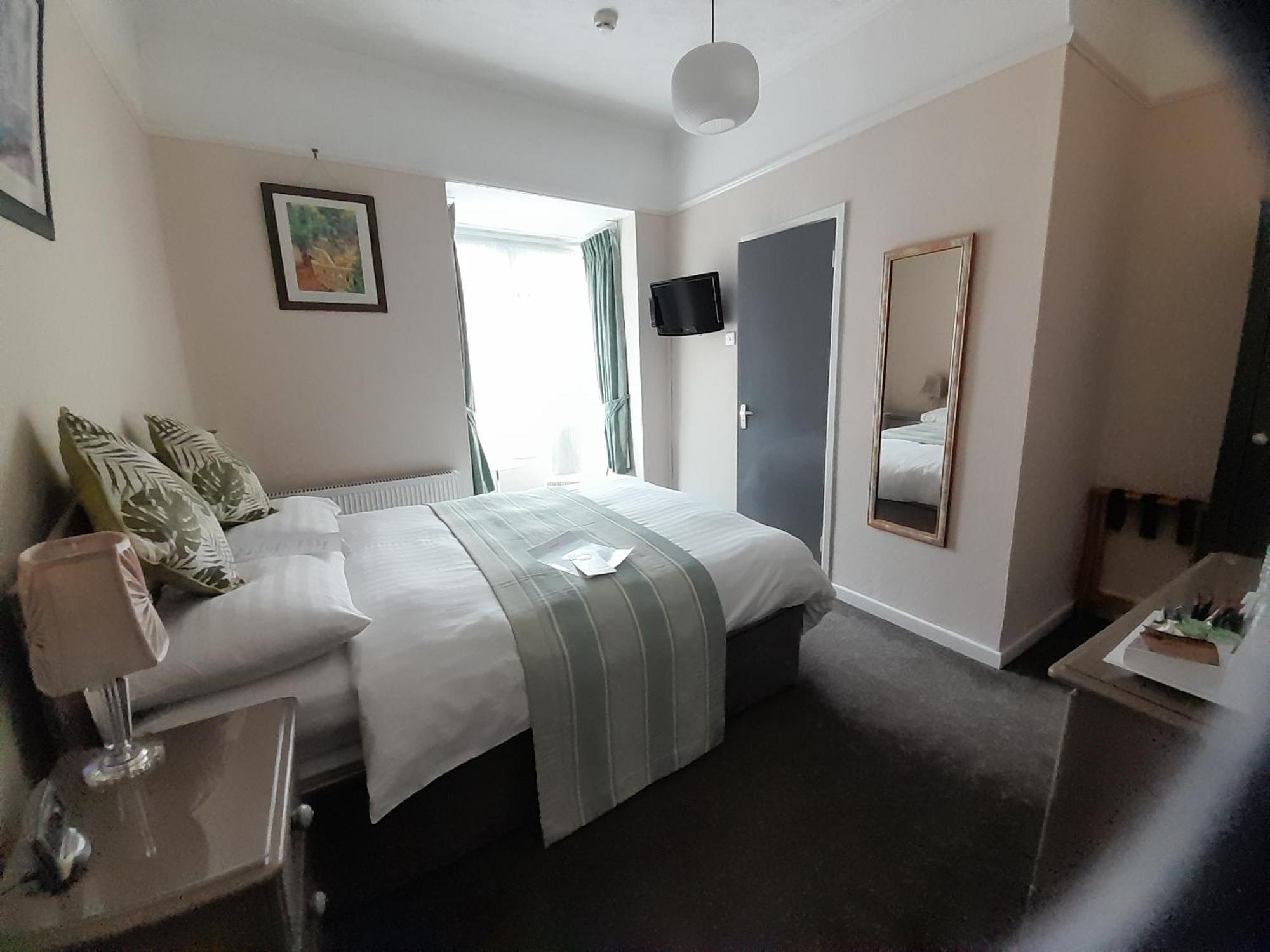 Relax At Rosscourt Guest House-Free On Site Parking (Adults Only) Bournemouth Bagian luar foto