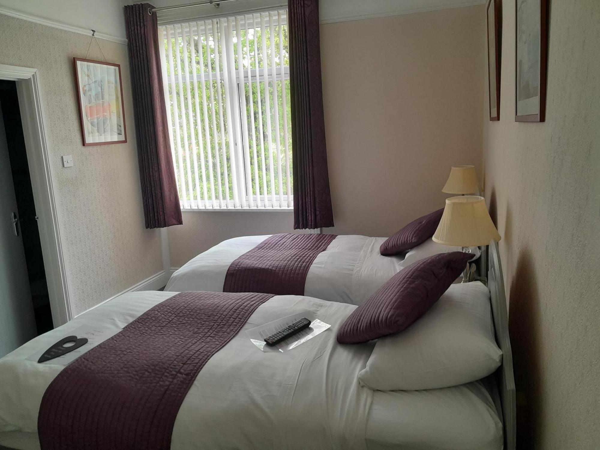 Relax At Rosscourt Guest House-Free On Site Parking (Adults Only) Bournemouth Bagian luar foto