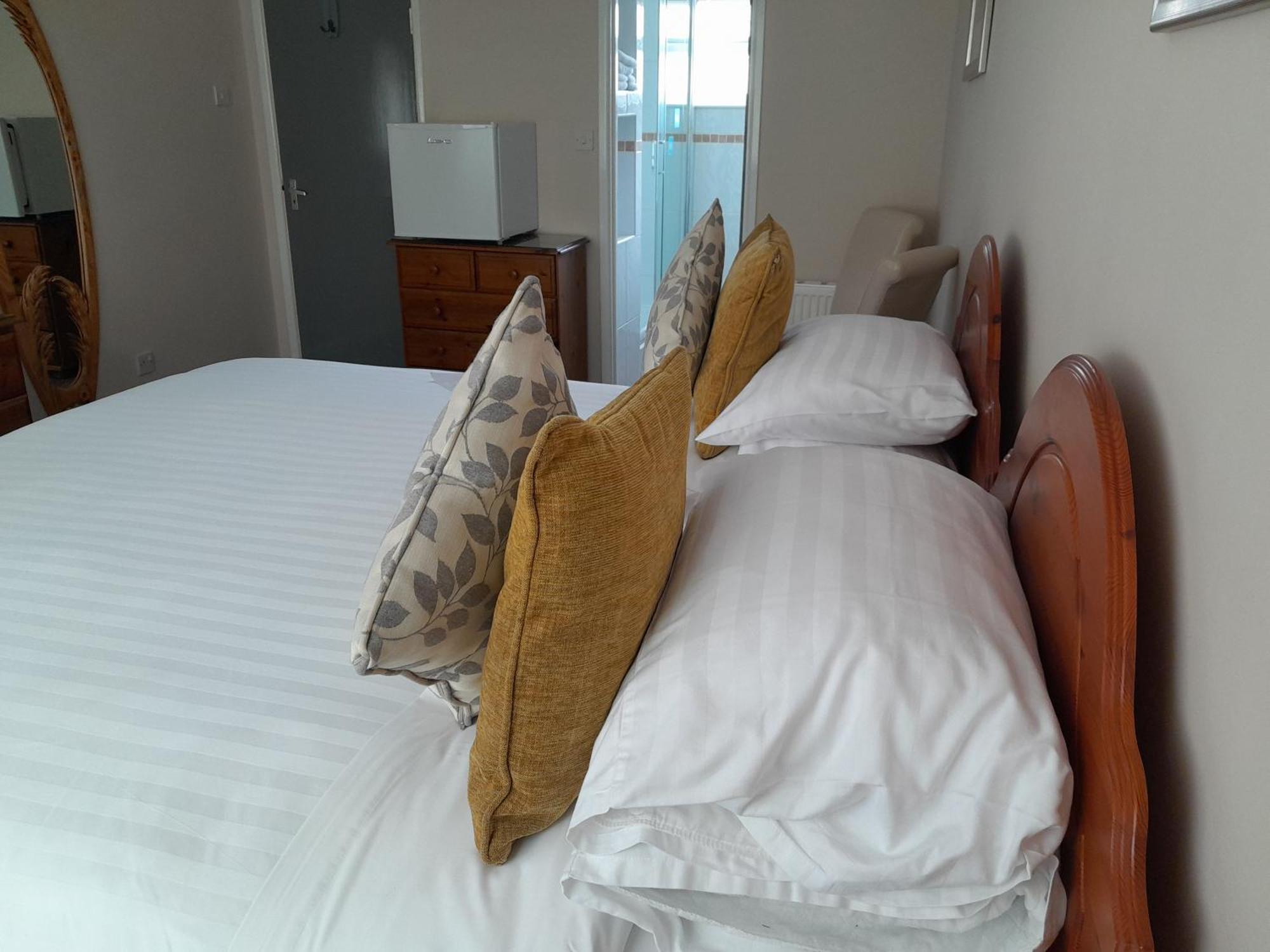 Relax At Rosscourt Guest House-Free On Site Parking (Adults Only) Bournemouth Bagian luar foto