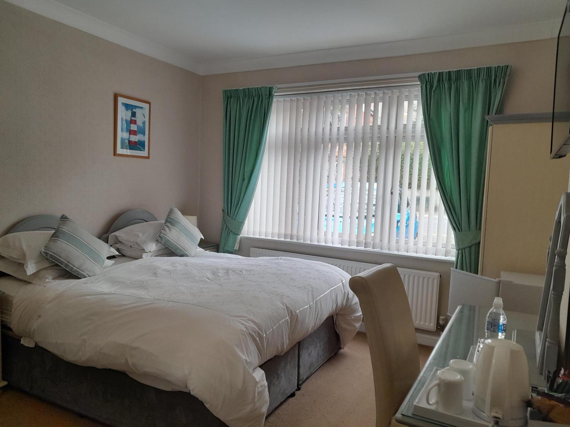 Relax At Rosscourt Guest House-Free On Site Parking (Adults Only) Bournemouth Bagian luar foto